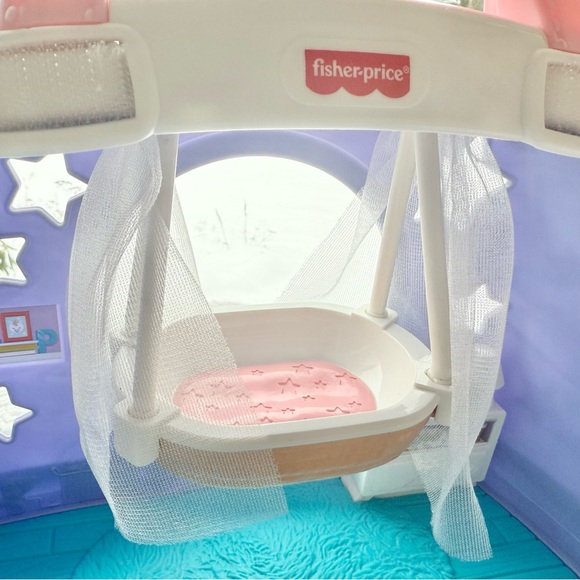 Fisher-Price Little People Cuddle & Play Nursery playset - Picture 10 of 13